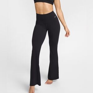 Nike Zenvy Flared Leggings in Black Size M